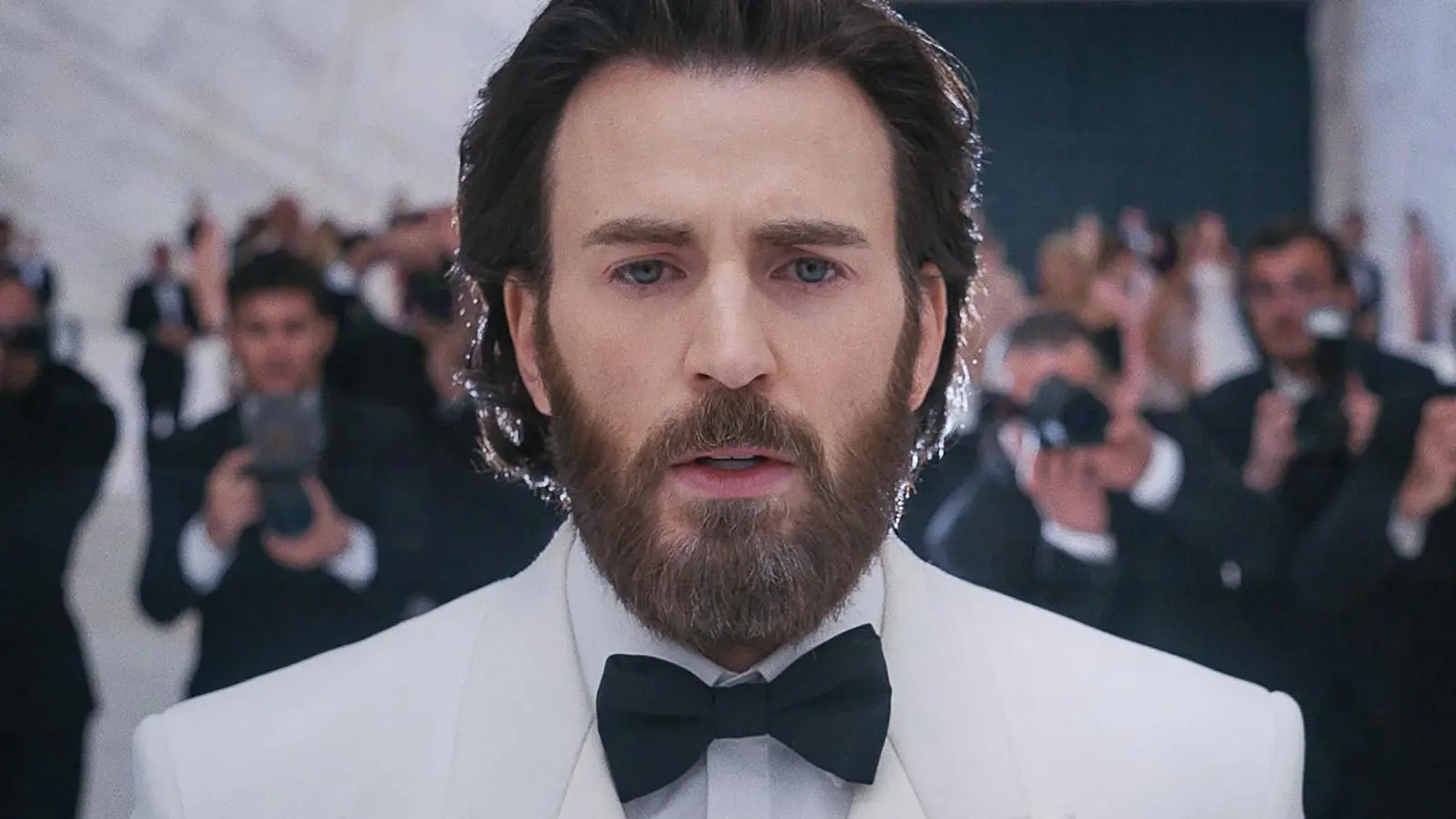 Netflix adaugă Sacrifice: comedia cu Chris Evans și Anya Taylor-Joy care sără peste limite